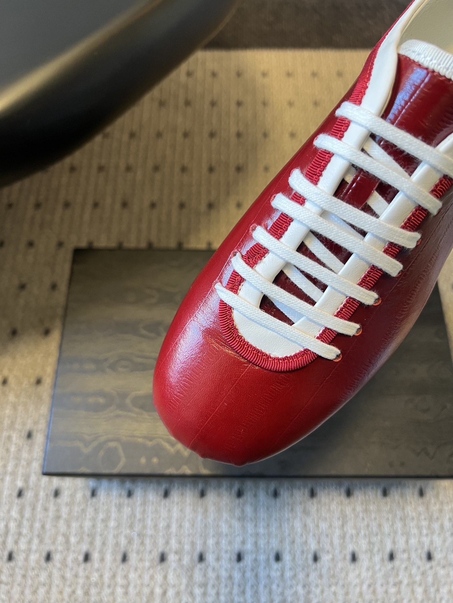 Dries Van Note*26ss复古德训鞋极简平底休闲鞋属于复古德训鞋极简平底休闲鞋，鞋型为低帮窄