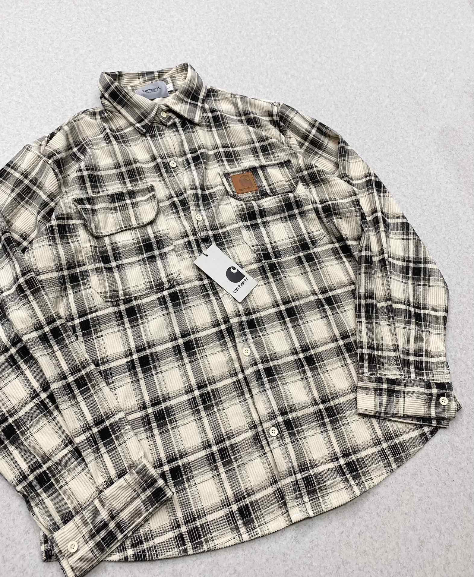 155💰（编号0031）
Carhartt卡哈特 灯芯绒绣标皮标外套衬衫情侣款
Color: 卡其  Size: M-XL
M 肩宽44 胸围108 衣长72 (cm）
L 肩宽45 胸围112衣长73 (cm）
XL 肩宽46 胸围116 衣长74 (cm)