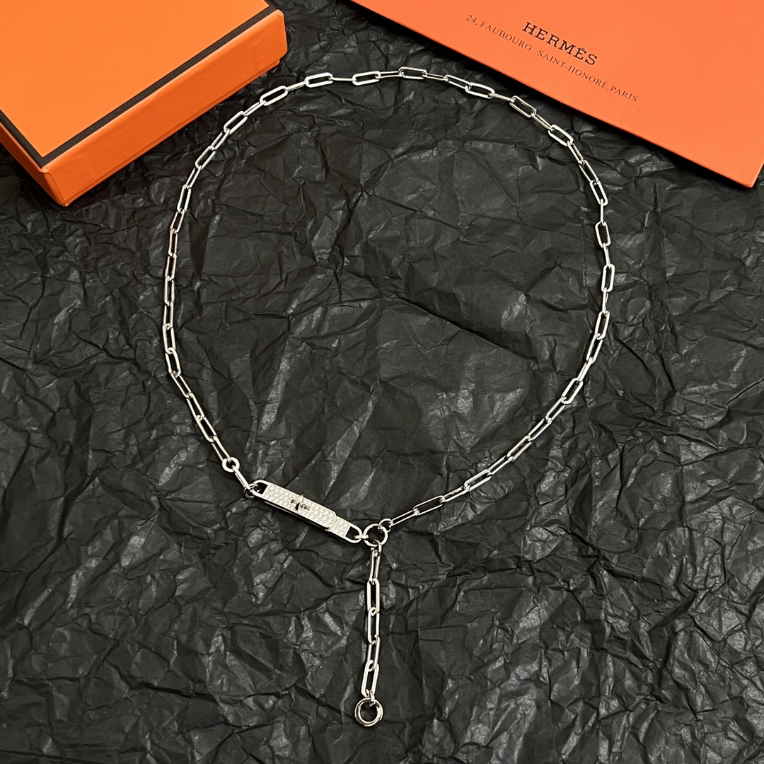 】HERMÈS 爱马仕 项链 做工精致 璀璨奢华 高级感立现 很大气不失时尚感。长度：50厘米