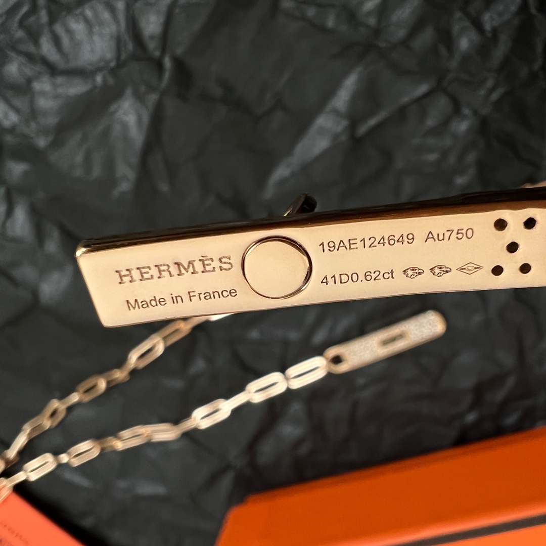 】HERMÈS 爱马仕 项链 做工精致 璀璨奢华 高级感立现 很大气不失时尚感。长度：50厘米
