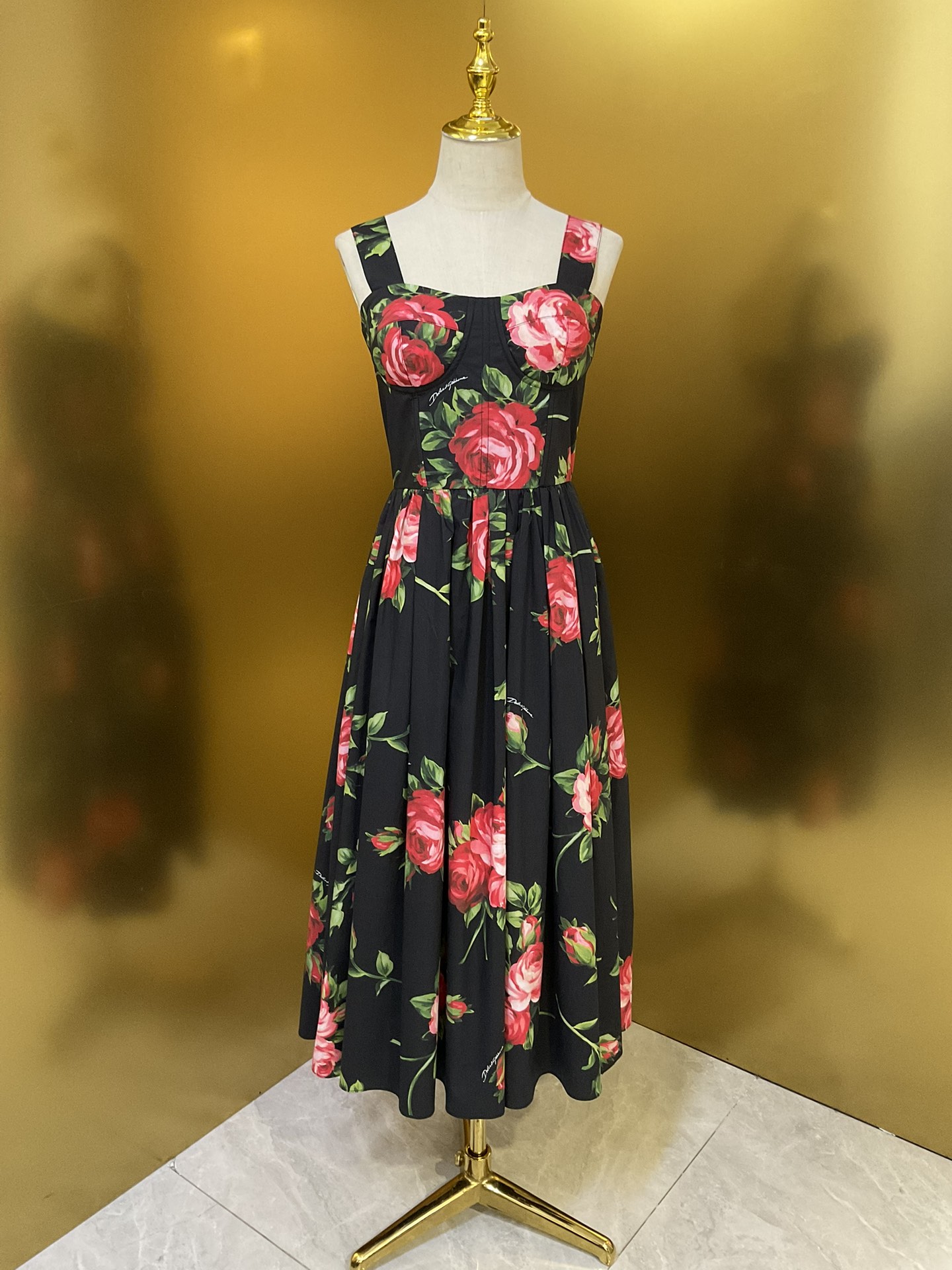 NO:896951,DG new black bottom rose poplin cotton printed tight waist bust cup suspender skirt smlxlxxl 301 style, Dolce & Gabbana-clothing, Dolce&Gabbana, skirts,19860909DG 新款 黑底玫瑰府绸棉布印花紧身收腰胸杯吊带裙 smlxlxxl 301款,杜嘉班纳-服装,Dolce&Gabbana,skirts,,Women's clothing