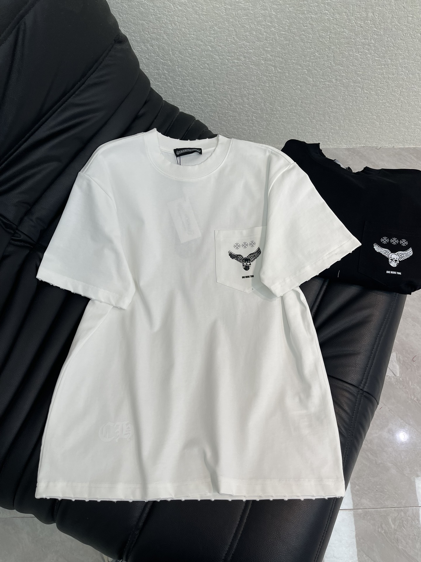 NO:708187,Chrome Hearts* Chrome Hearts 26 new FOTI limited-sleeve short-sleeved T-shirt. The front pocket is printed with a winged skull pattern. The spread of the wings represents the meaning of life and freedom. The text 'ONE MORE TIME' below is super recognizable! High-weight pure cotton material, comfortable and breathable to wear, cut-out design for ready-to-wear, easy to control street style!  Most of the FOTI series are limited edition and have high collection value. They are the same for men and women!  S-XL A,,chrome hearts,chrome hearts,T-shirt,tees,t-shirt,19860909Chrome Hearts*克罗心26新款FOTI 限定短袖T恤.正面口袋上印有 带翅膀的骷髅头图案,翅膀展开代表生命与自由的蕴意,下方配有文字'ONE MORE TIME'超有辨识度!高克重纯棉材质,穿着舒适透气,成衣割破设计,街头风轻松驾驭！FOTI系列多为限定发售,收藏价值高.男女同款！S-XL A,,chrome hearts,chrome hearts,T-shirt,tees，t-shirt,,Women's clothing