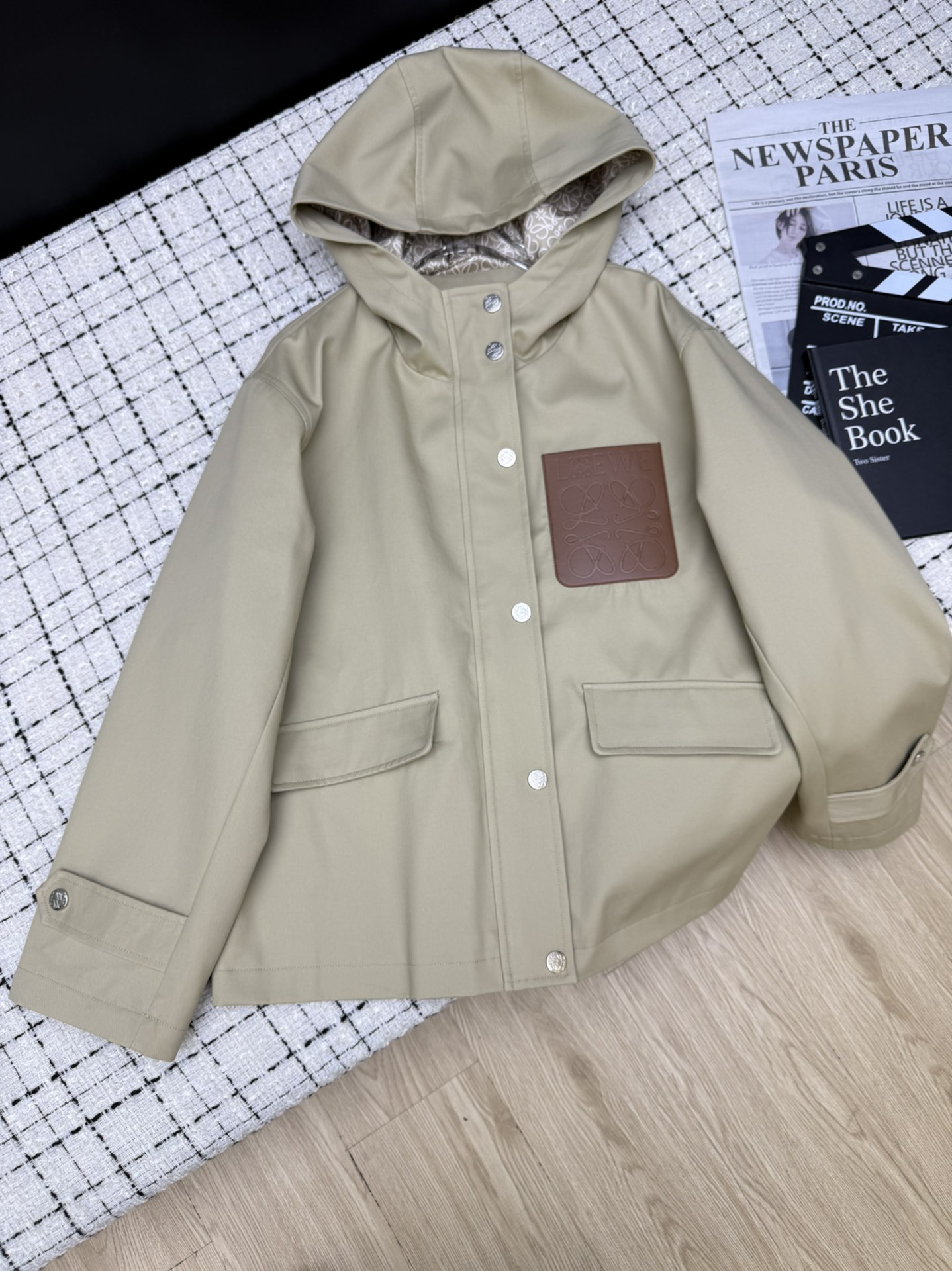 NO:697364,26 early spring new style hooded jacket with leather logo pocket design. This jacket is really easy to wear. It looks good no matter who wears it. The upper body has a sense of atmosphere. The leather pockets are so pretty. Super classic and durable. One color SML, jackets & coats, hats,1986090926早春新款 皮logo口袋设计连帽外套 这一件真的的太好穿了 不管谁穿都好看的外套 上身自带氛围感 皮口袋太好看了啊 超级经典耐看 一色SML,,jackets & coats,hats,,Women's clothing