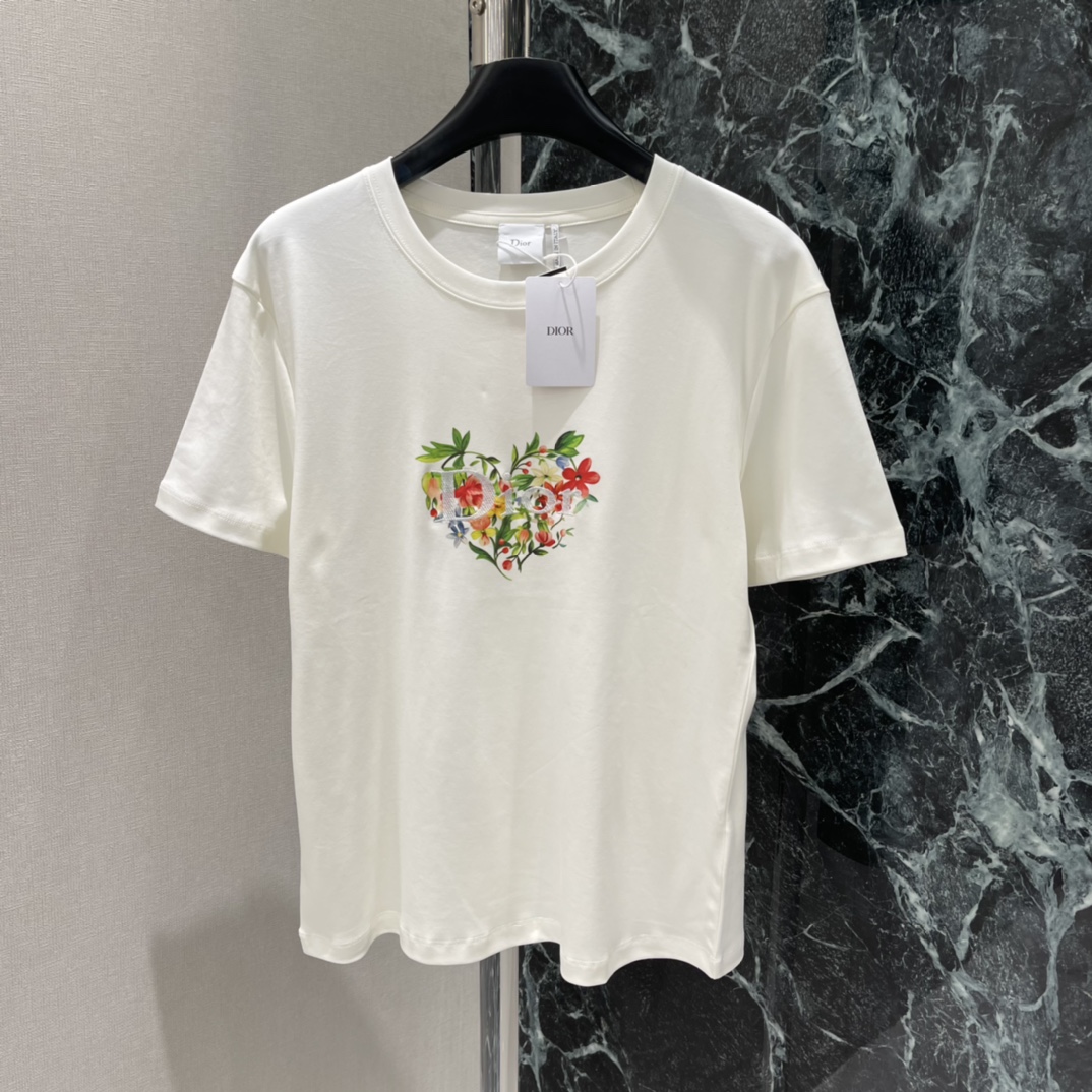 Ｄ家 26春季新款 花卉印花短袖T恤 正面心形花卉图案色彩鲜艳艺术感满满 辨识度超高 随便配牛仔裤或休闲