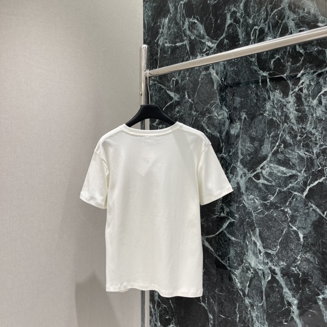 Ｄ家 26春季新款 花卉印花短袖T恤 正面心形花卉图案色彩鲜艳艺术感满满 辨识度超高 随便配牛仔裤或休闲