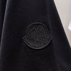 Mon~胸前大logo印花~袖臂毛毡徽标短袖T恤 2026春夏新品 一件能彰显品味的圆领T,从 logo 设计到面料选择 Mon~胸前大logo印花~袖臂毛毡徽标短袖T恤 2026春夏新品 一件能彰显品味的圆领T,从 logo 设计到面料选择