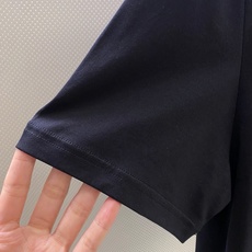 Mon~胸前大logo印花~袖臂毛毡徽标短袖T恤 2026春夏新品 一件能彰显品味的圆领T,从 logo 设计到面料选择 Mon~胸前大logo印花~袖臂毛毡徽标短袖T恤 2026春夏新品 一件能彰显品味的圆领T,从 logo 设计到面料选择