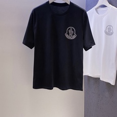 Mon~胸前大logo印花~袖臂毛毡徽标短袖T恤 2026春夏新品 一件能彰显品味的圆领T,从 logo 设计到面料选择 Mon~胸前大logo印花~袖臂毛毡徽标短袖T恤 2026春夏新品 一件能彰显品味的圆领T,从 logo 设计到面料选择