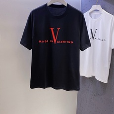 VA~胸前大V字母logo印花短袖T恤 2026春夏新品 把意大利的浪漫与奢华穿进日常,胸前大V logo是低调的身份徽 VA~胸前大V字母logo印花短袖T恤 2026春夏新品 把意大利的浪漫与奢华穿进日常,胸前大V logo是低调的身份徽