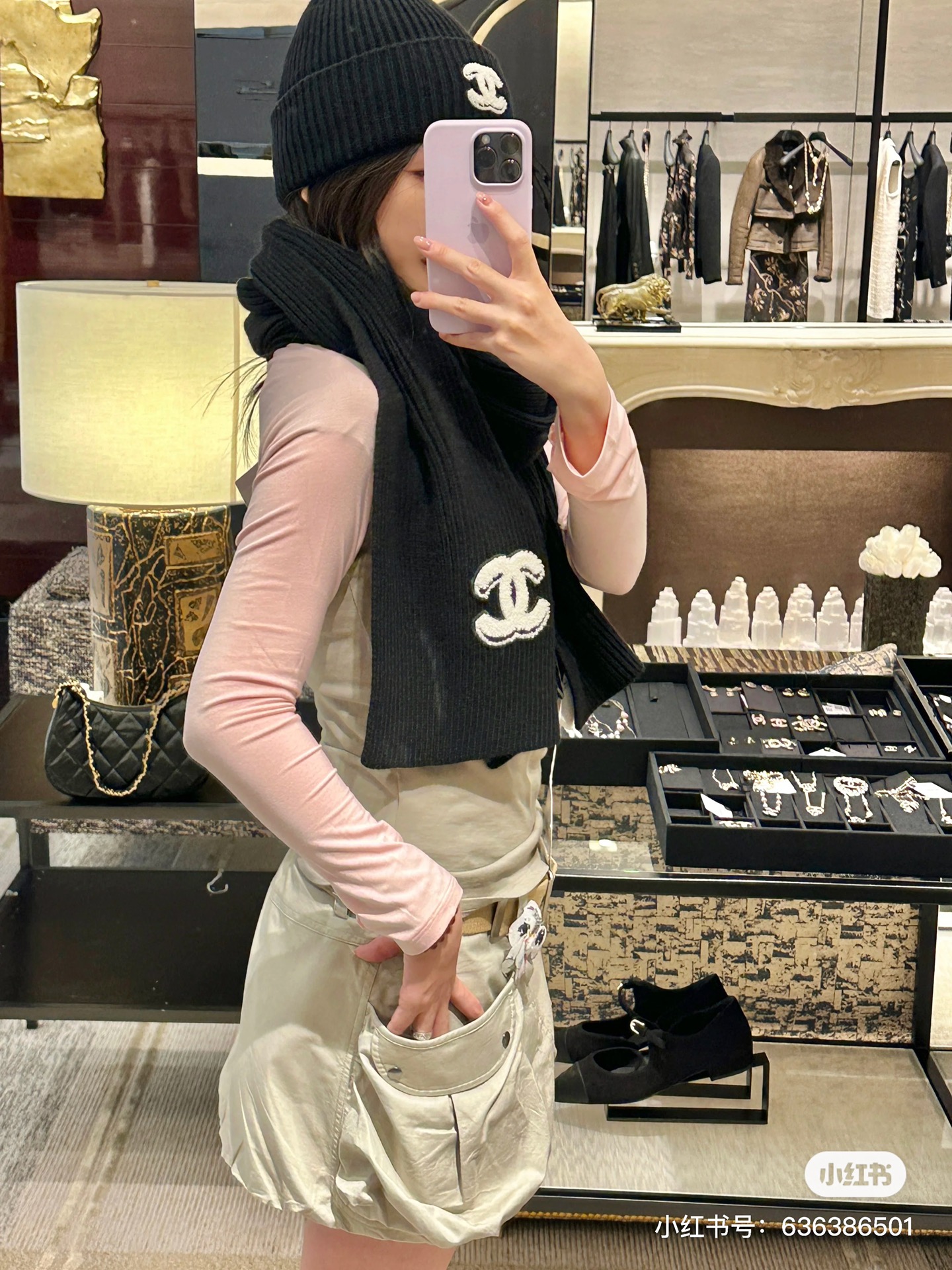 香奈儿CHANEL小红书爆款，官网新品经典套装帽子！帽子➕围巾！手感一级棒！暖暖哒超级舒服～这个冬天你就