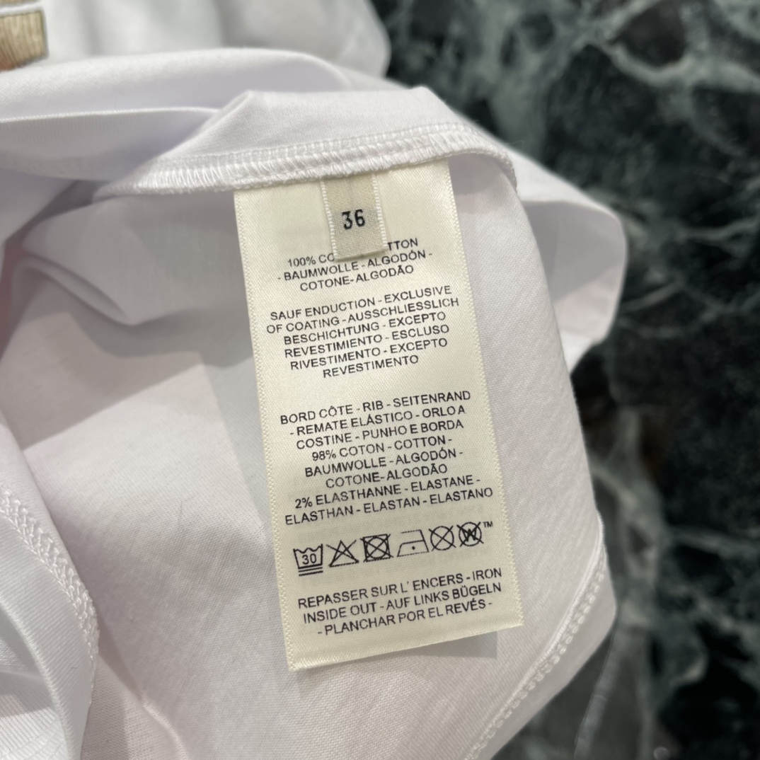 Her 26春季新款 印花短袖T恤 正面马鞍印花超有辨识度 满满品牌经典元素 圆领短袖设计 舒适又时髦 