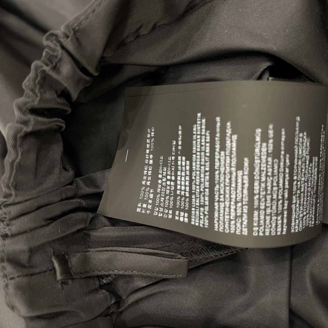 PD 26春季新款 尼龙半身伞裙 搭配经典三角标和松紧腰设计，简约又时髦!修饰腿型超显瘦 定制五金腰带 