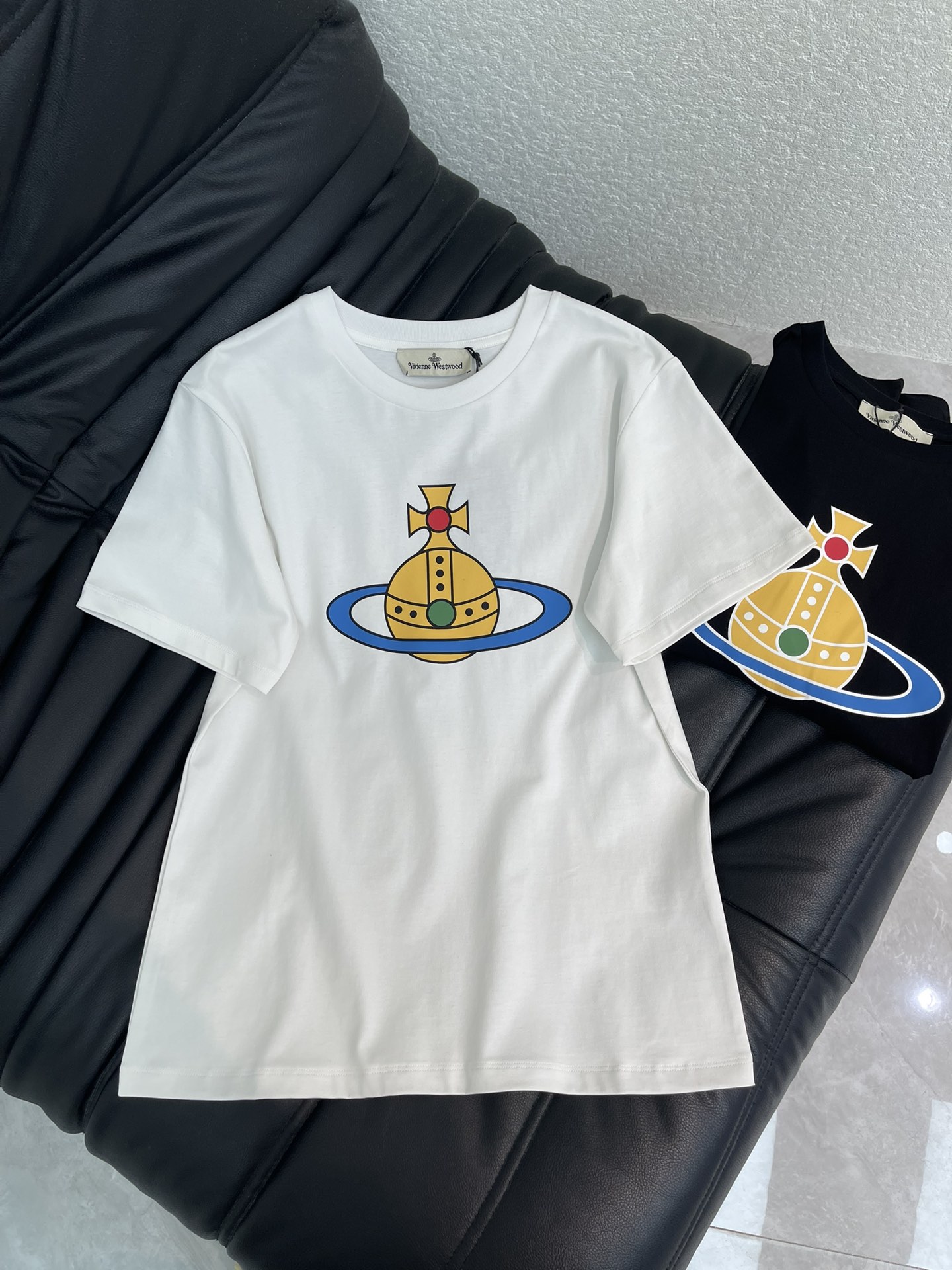 NO:708901,VivieneWestwoo*Western Queen Mother 26 new spring and summer Saturn planet printed letter short-sleeved T-shirt. Pure cotton fabric. High-density fashionable sports style. Every daily wear. Playful and age-reducing design elements full of vitality. High quality. Size SML A,, T-shirt, tees, t-shirt,19860909VivieneWestwoo*西太后26春夏新款土星星球印花字母短袖T恤 纯棉面料 高密度时髦运动风 每个日常的穿搭 俏皮减龄充满元气的设计元素 高品质 尺码SML A,,T-shirt,tees，t-shirt,,Women's clothing