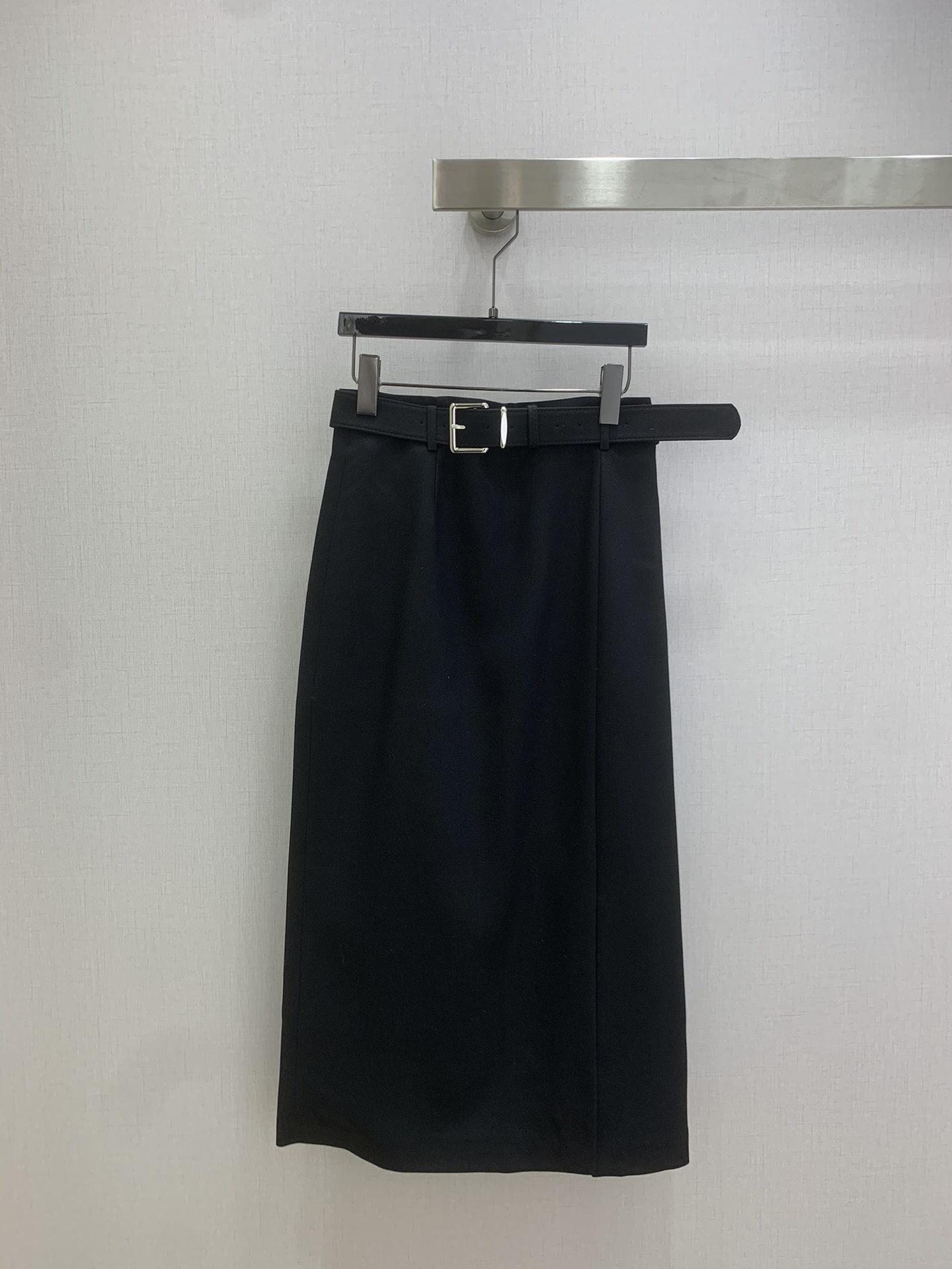 NO:697688,Highly recommended 2026 early spring new long skirt with slits at the waistband, high-waisted slimming one-step straight skirt with slits!  With a belt, you will be slim and slim!  Three colors SMLXL code, high quality ABC,,skirts,19860909强烈推荐 2026早春新款 腰带开衩长半裙 高级感高腰显瘦开衩一步直筒裙！配皮带 修身显瘦！三个色 SMLXL码 高品质ABC,,skirts,,Women's clothing