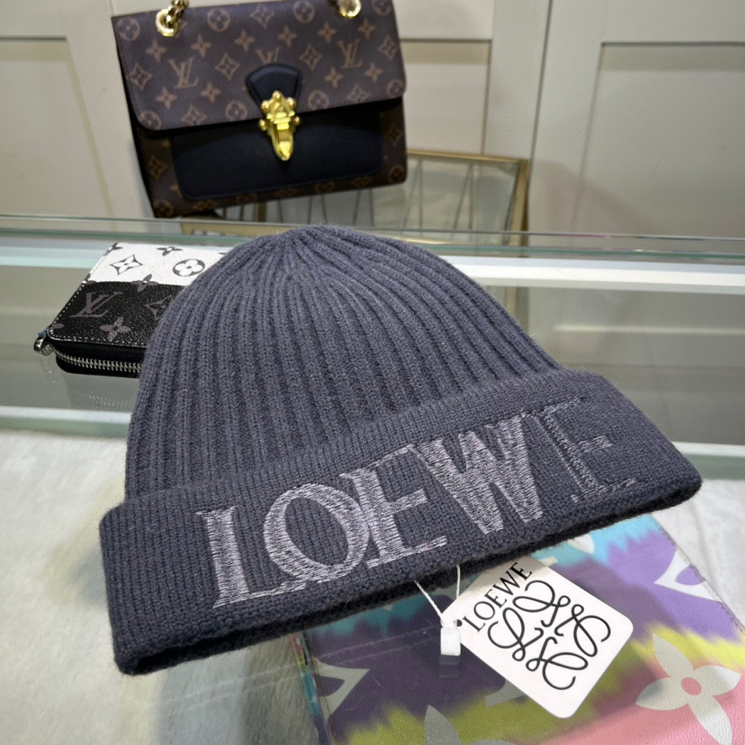 NO:704148,Loewe official website classic knitted hat!  Xiaohongshu’s hottest selling item!  Dress well!  The same style for men and women, thicker and warmer, fashionable and popular with first-class texture, the best famous brand to keep warm in autumn and winter, order now, popular style hats, fisherman hats, baseball caps, knitted hats, hats, loewe, loewe, espadrilles, hats19860909罗意威loewe官网经典款针织帽！小红书热卖爆款！穿搭神气！男女同款,加厚更保暖,时尚流行质感一流,秋冬保暖最佳名品,赶紧订购哦,跑量款帽子渔夫帽棒球帽针织帽,帽子,loewe,loewe,espadrilles,hats,hat