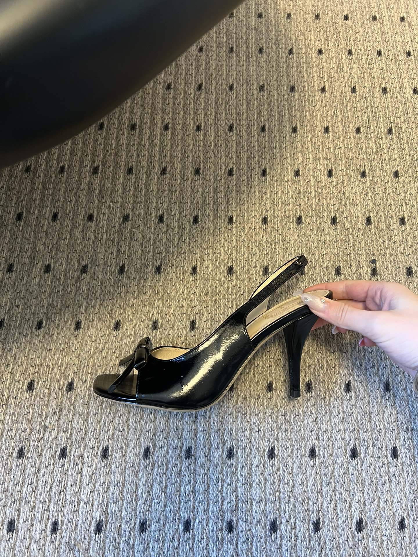 Dio* 26ss春夏新款走秀款露趾高跟鞋凉鞋浅口高跟鞋为基础款型，部分融入后空穆勒鞋的无后跟设计，鞋头