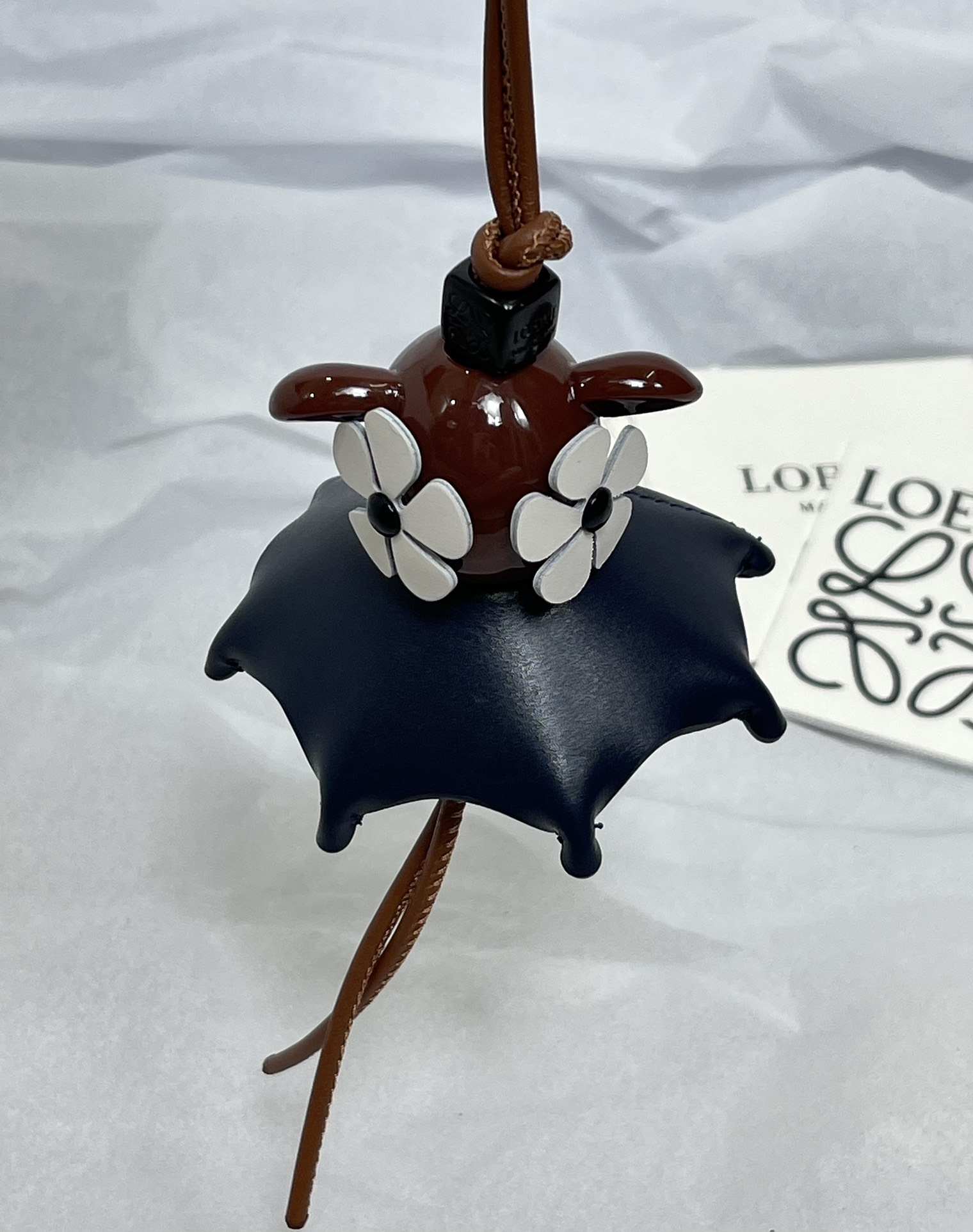 NO:714081,uzzle’s 10th anniversary limited elf pendant!  So cute!  Each limited elf has its own name!  Little Flower Elf♀ Every little baby is uniquely cute. I love it so much!  (The dice are made of all steel), Loewe wallet, loewe, wallets19860909uzzle十周年限定小精灵挂件！太可爱喽！ 每一个限定的小精灵都有专属的名字 ！小花小精灵♀ 每一只小宝宝都是独特的可爱 超喜欢！（骰子是全钢材质）,罗意威钱包,loewe,wallets,欧美剧