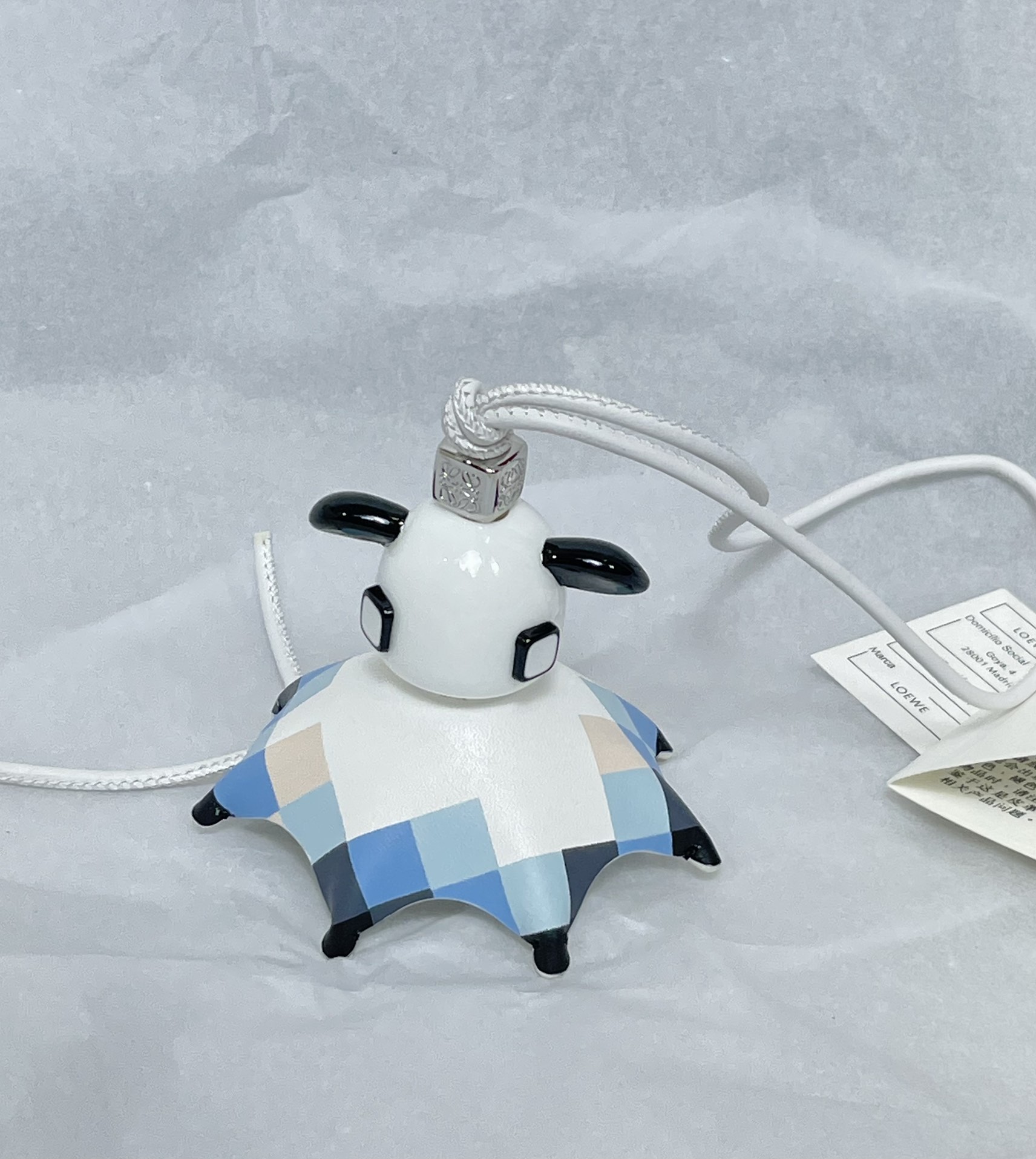 NO:714091,uzzle’s 10th anniversary limited elf pendant!  So cute!  Each limited elf has its own name!  Pippi Elf♀ Every baby is uniquely cute. I love it so much!  (The dice are made of all steel), Loewe wallet, loewe, wallets19860909uzzle十周年限定小精灵挂件！太可爱喽！ 每一个限定的小精灵都有专属的名字 ！皮皮小精灵♀ 每一只小宝宝都是独特的可爱 超喜欢！（骰子是全钢材质）,罗意威钱包,loewe,wallets,欧美剧