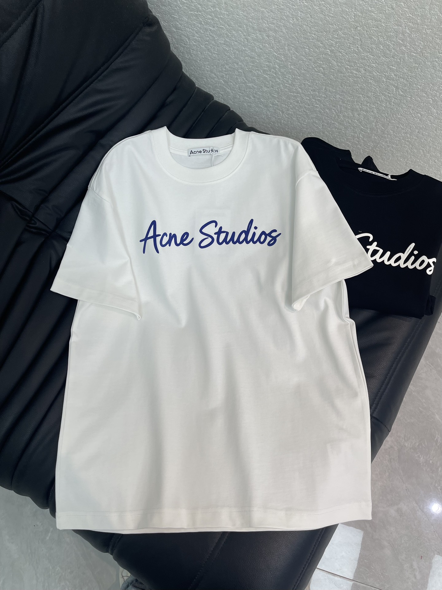 NO:709920,Acne studio*26 new personalized avant-garde item round neck short-sleeved T-shirt, classic letter front and back foam printing technology, fashionable and advanced double yarn worsted cotton fabric, loose oversize version, same style for men and women, exquisite and versatile. S-XL, dior, versace, T-shirt, tees, t-shirt,19860909Acne studio*26新款个性前卫单品圆领短袖T恤,经典字母前后发泡印花工艺,时尚又高级双纱精纺全棉面料,宽松oversize版型,男女同款,精致百搭.S-XL,,dior,versace,T-shirt,tees，t-shirt,,Women's clothing