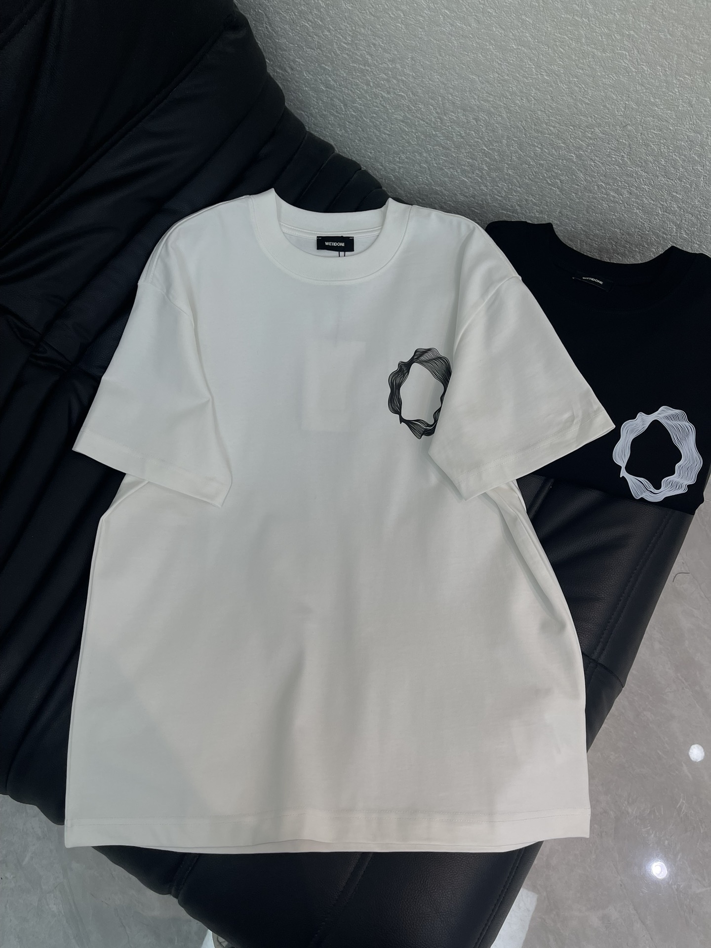 NO:709924,We11don*26 new personalized avant-garde single product round neck short-sleeved T-shirt, digital direct printing, fashionable and high-end double yarn worsted cotton fabric, loose oversize version, same style for men and women, exquisite and versatile. S-XL A,, versace, T-shirt, tees, t-shirt,19860909We11don*26新款个性前卫单品圆领短袖T恤,数码直喷印花,时尚又高级双纱精纺全棉面料,宽松oversize版型,男女同款,精致百搭.S-XL A,,versace,T-shirt,tees，t-shirt,,Women's clothing