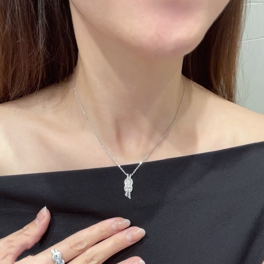 NO:705328,New product release hot steel wire Fred Feiden full diamond, half diamond, no diamond small horseshoe 8-shaped buckle unisex high-quality necklace big brand fashion exquisite FORCE series necklace high-end customization ~ sub-gold micro-plating 18k gold process Seiko horseshoe buckle head necklace!  The upper body effect is very versatile. Internet celebrity. A must-have item for fashionistas. Rose gold, gold, and silver buttons are the same for men and women. Couple style, boutique jewelry, necklace, gold19860909新品发布火爆钢丝费雷德 Fred斐登满钻、半钻、无钻小马蹄8字扣中性款高品质项链大牌 时尚 精致FORCE 系列项链高端定制～亚金微电镀18k金工艺 精工马蹄扣头项链！上身效果非常百搭 网红达人 时尚一族必备单品 玫瑰金、黄金、银色扣头三色男女同款情侣款,饰品精品,necklace,gold,Jewelry