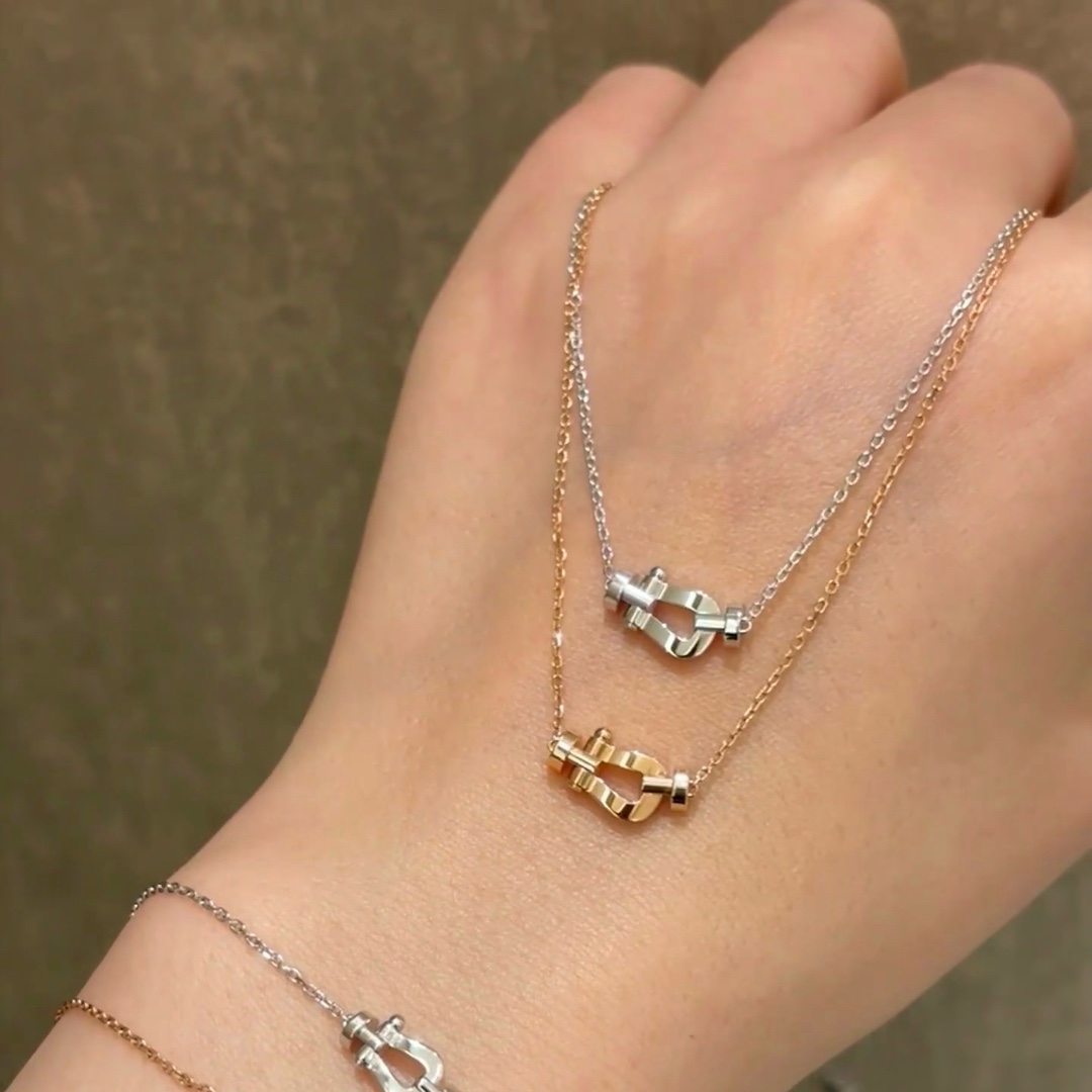 NO:705331,New product release hot wire Fred Feiden full diamond, half diamond, non-diamond small horseshoe buckle unisex high quality small mini necklace big brand fashion exquisite FORCE series necklace high-end customization ~ sub-gold micro-plating 18k gold process Seiko horseshoe buckle head necklace!  The upper body effect is very versatile. Internet celebrity. A must-have item for fashionistas. Rose gold, gold, and silver buttons are the same for men and women. Couple style, boutique jewelry, necklace, gold19860909新品发布火爆钢丝费雷德 Fred斐登满钻、半钻、无钻小马蹄扣中性款高品质小号迷你款项链大牌 时尚 精致FORCE 系列项链高端定制～亚金微电镀18k金工艺 精工马蹄扣头项链！上身效果非常百搭 网红达人 时尚一族必备单品 玫瑰金、黄金、银色扣头三色男女同款情侣款,饰品精品,necklace,gold,Jewelry