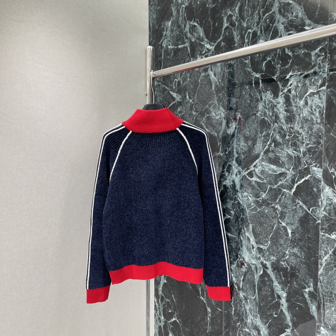 CE 26春季新款 撞色立领针织开衫 红色立领➕白色条纹点缀 简约又有层次感 秋冬季节超适合!立领保暖又