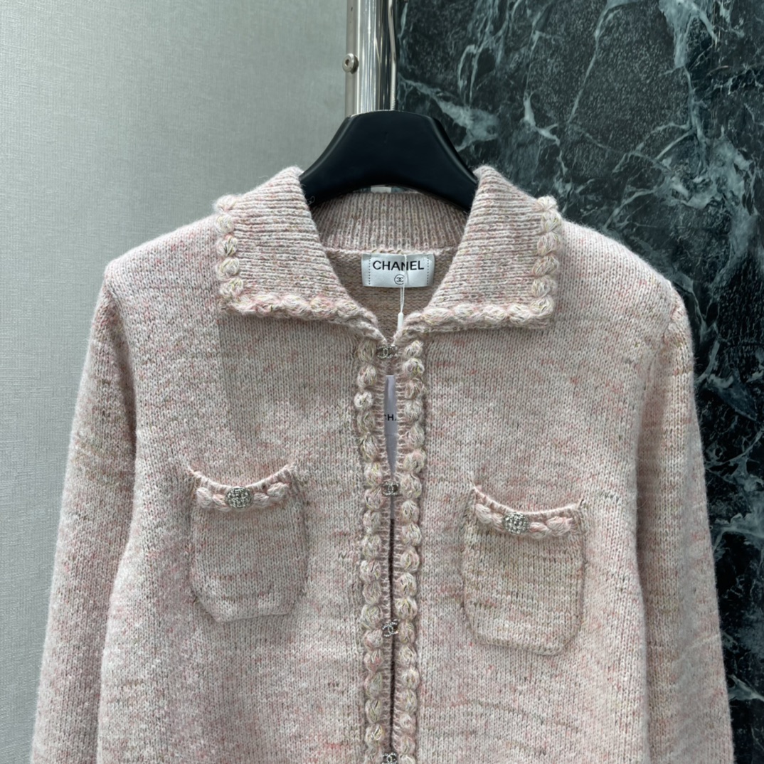 小香 26春季新款 翻领针织开衫 混色滚边 优雅复古气质满分!柔软又保暖，秋冬穿超合适 金属纽扣 细节精