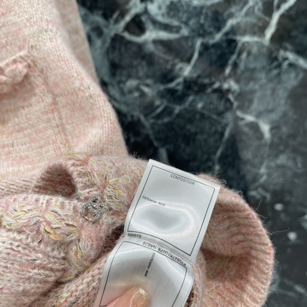 小香 26春季新款 翻领针织开衫 混色滚边 优雅复古气质满分!柔软又保暖，秋冬穿超合适 金属纽扣 细节精