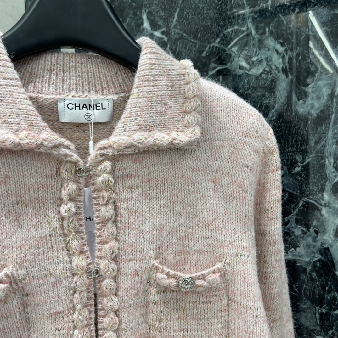 小香 26春季新款 翻领针织开衫 混色滚边 优雅复古气质满分!柔软又保暖，秋冬穿超合适 金属纽扣 细节精