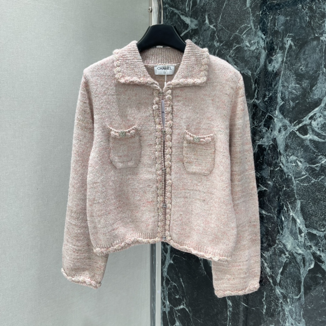 小香 26春季新款 翻领针织开衫 混色滚边 优雅复古气质满分!柔软又保暖，秋冬穿超合适 金属纽扣 细节精