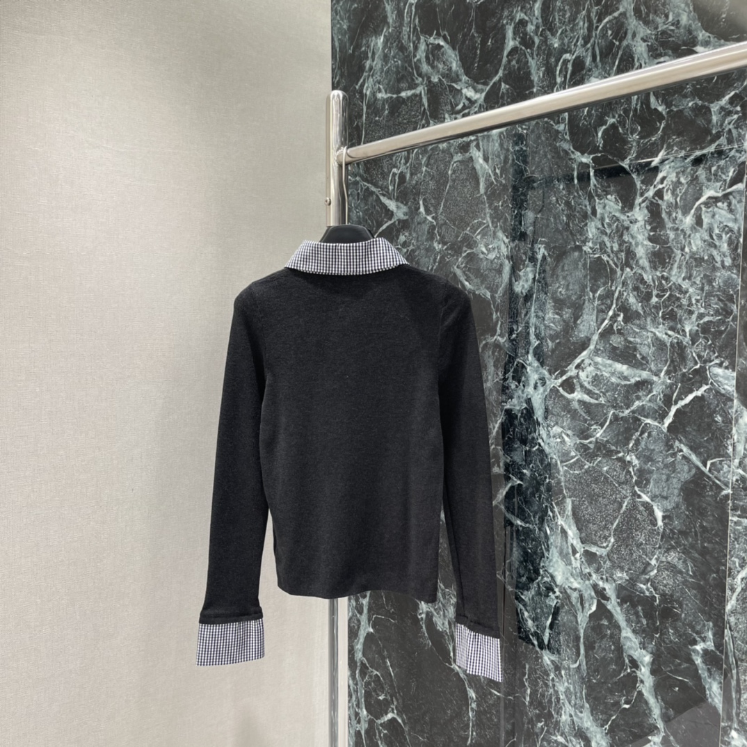 Miu 26春季新款 拼接针织Polo衫 黑白格纹领口袖口 假两件设计超有层次感 学院风or复古风都能轻