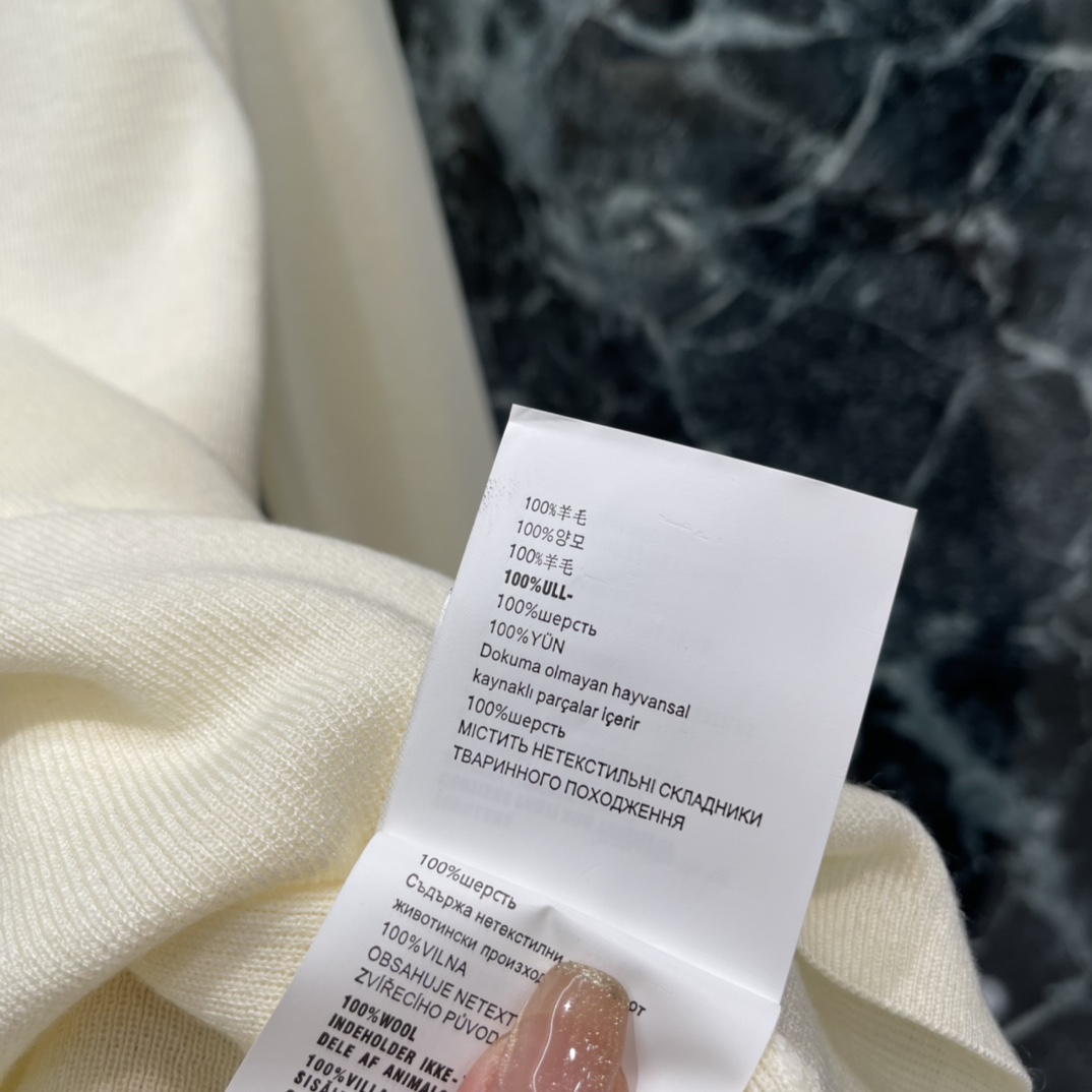 Miu 26春季新款 拼接针织Polo衫 黑白格纹领口袖口 假两件设计超有层次感 学院风or复古风都能轻