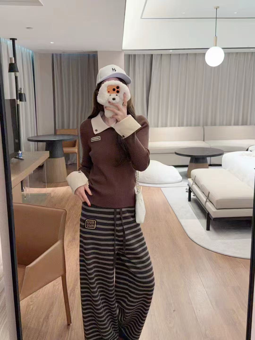 NO:702181,Model No. 20260300 Miumi* new beaded logo letter patch, colorblock striped high-waisted knitted wide-leg trousers, picture color, [one size fits all, waist 64 stretch, length 103; weight 0.680kg], Miumi-clothing, miumiu,19860909款号20260300 Miumi*新款 钉珠logo字母贴布 拼色条纹高腰针织阔腿长裤,图片色,【均码腰围64弹力,长103；重量0.680kg】,缪缪-服装,miumiu,,Women's clothing