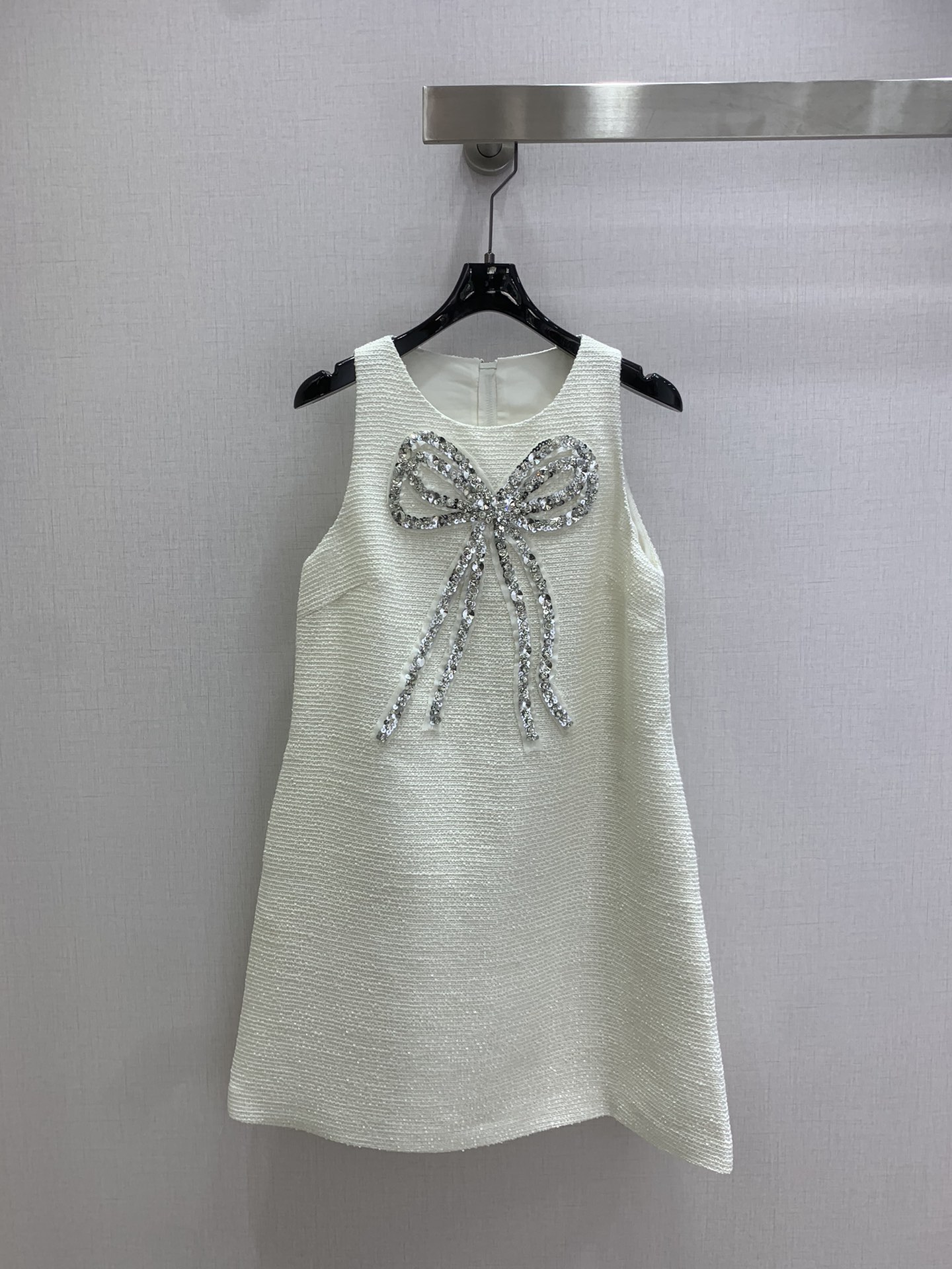 NO:709573,Highly recommended for early spring 26, bow beaded sequined halter neck dress, classic tweed fabric, three-dimensional texture is very exquisite, heart-warming little fragrance, customized bow sequins are very exquisite, French lady style upper body has a noble temperament, a must-have for rich families, one color SML code, high quality ABC,,skirts,19860909强烈推荐 26早春新款 蝴蝶结钉珠亮片挂脖连衣裙 经典粗花呢面料 立体肌理感很精致 令人心动的小香风 定制蝴蝶结珠片非常精美 法式名媛风上身自带高贵气质 富家千金必备 一个色 SML码 高品质ABC,,skirts,,Women's clothing