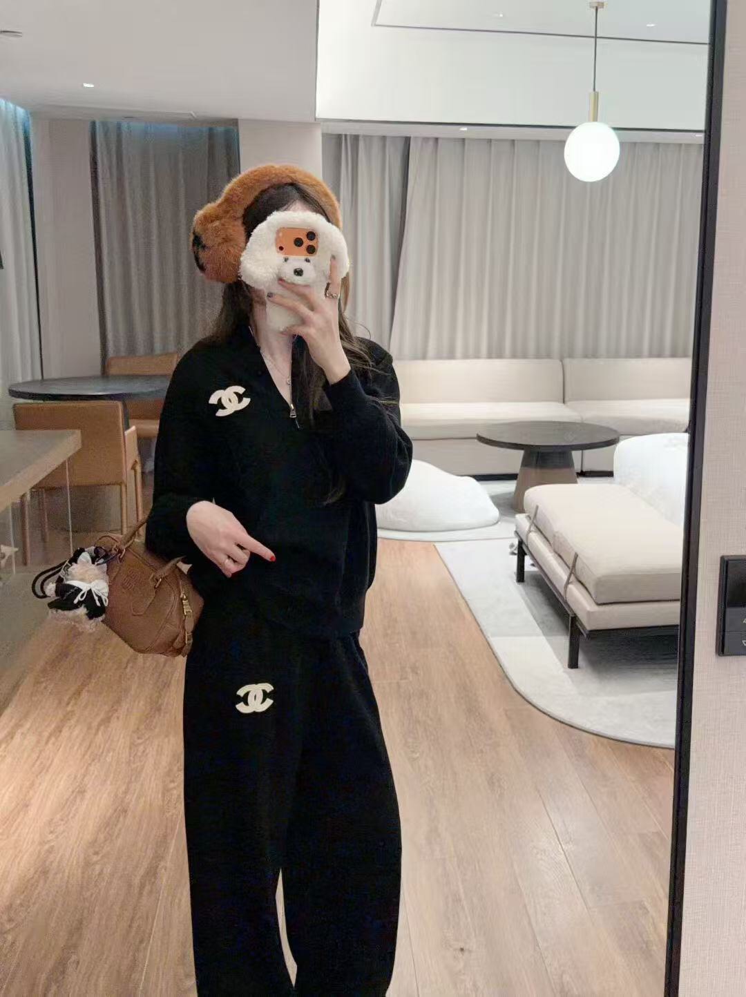 NO:702126,Model No. 20260326 Chane* new set, Xiaoxiang logo embroidered half-zip long-sleeved pullover sweater top + high-waisted knitted wide-leg trousers, black, [one size fits all shoulder width 43, bust 106, sleeve length 53, length 58; waist 70 elastic, length 105; weight 1.075kg], Chanel - Clothing, chanel, chanel,19860909款号20260326 Chane*新款套装,小香logo刺绣半拉链长袖套头针织衫上衣+高腰针织阔腿长裤,黑色,【均码肩宽43,胸围106,袖长53,长58；腰围70弹力,长105；重量1.075kg】,香奈儿-服装,chanel,chanel,,Women's clothing