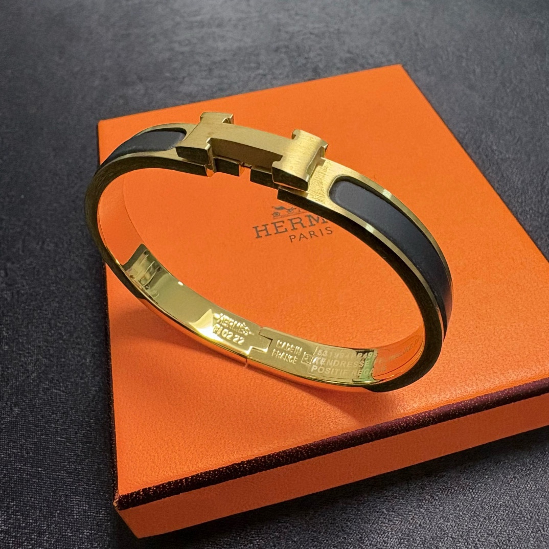 Hermes Clic H So Black bracelet matte gold metal black enamel 19