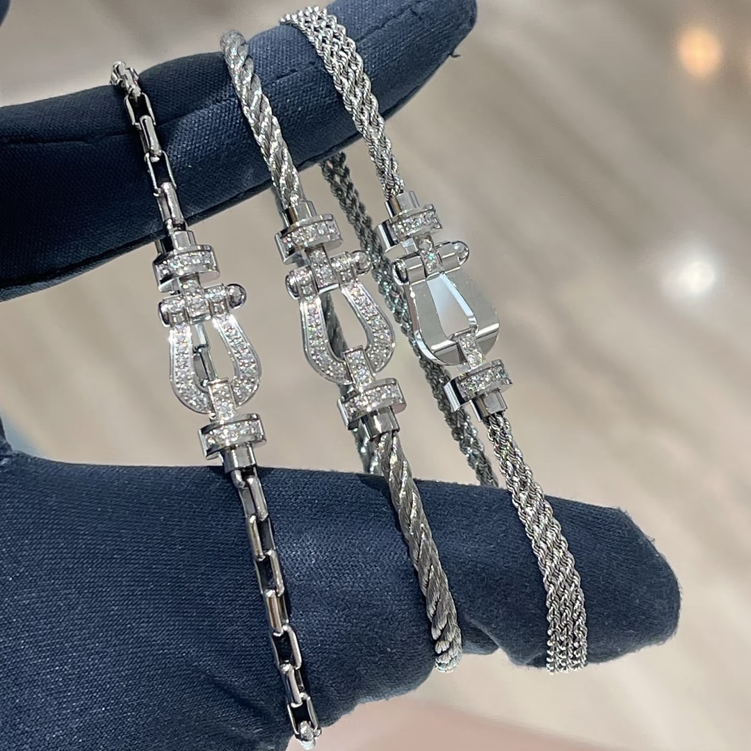 NO:720571,New product release hot wire Fred Feiden full diamond, half diamond, non-diamond small horseshoe buckle unisex high-quality necklace big brand fashion exquisite FORCE series necklace high-end customization ~ sub-gold micro-plating 18k gold process Seiko horseshoe buckle head necklace!  The upper body effect is very versatile. Internet celebrity. A must-have item for fashionistas. Rose gold, gold, and silver buttons are the same for men and women. Couple style, necklace, gold, Cartier high-end jewelry19860909新品发布火爆钢丝费雷德 Fred斐登满钻、半钻、无钻小马蹄扣中性款高品质项链大牌 时尚 精致FORCE 系列项链高端定制～亚金微电镀18k金工艺 精工马蹄扣头项链！上身效果非常百搭 网红达人 时尚一族必备单品 玫瑰金、黄金、银色扣头三色男女同款情侣款,,necklace,gold,卡迪亚高端饰品,Jewelry