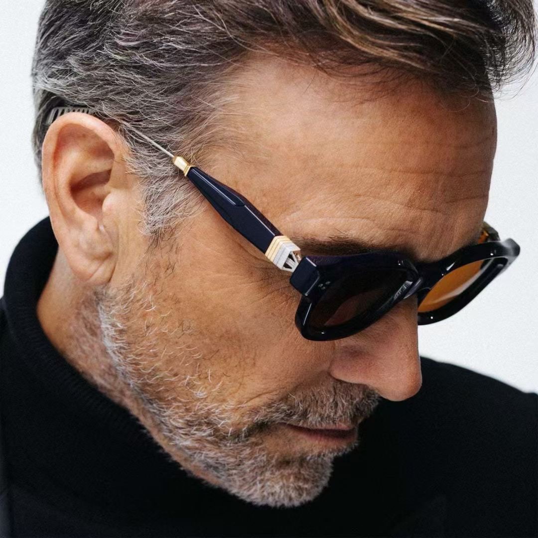 ‼️ 模特图 T-HENRI五十年的精湛技艺凝聚于一体式车身，专为称霸公路而生。酷劲流淌于你的血液，与生