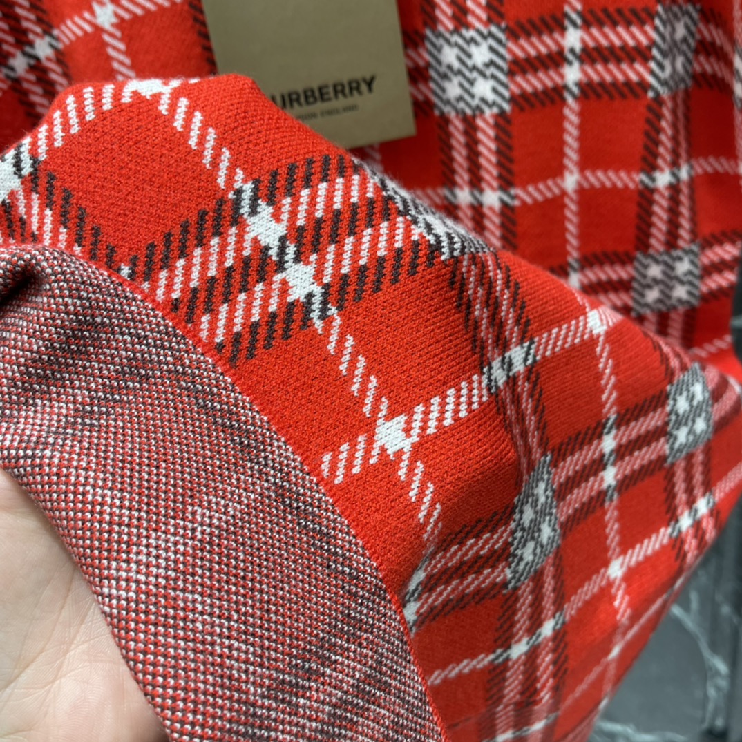 BBR 26春季新款 翻领短袖连衣裙 蜡笔红格纹➕提花针织 节日氛围感拉满 纽扣开合设计实用又美观 新春