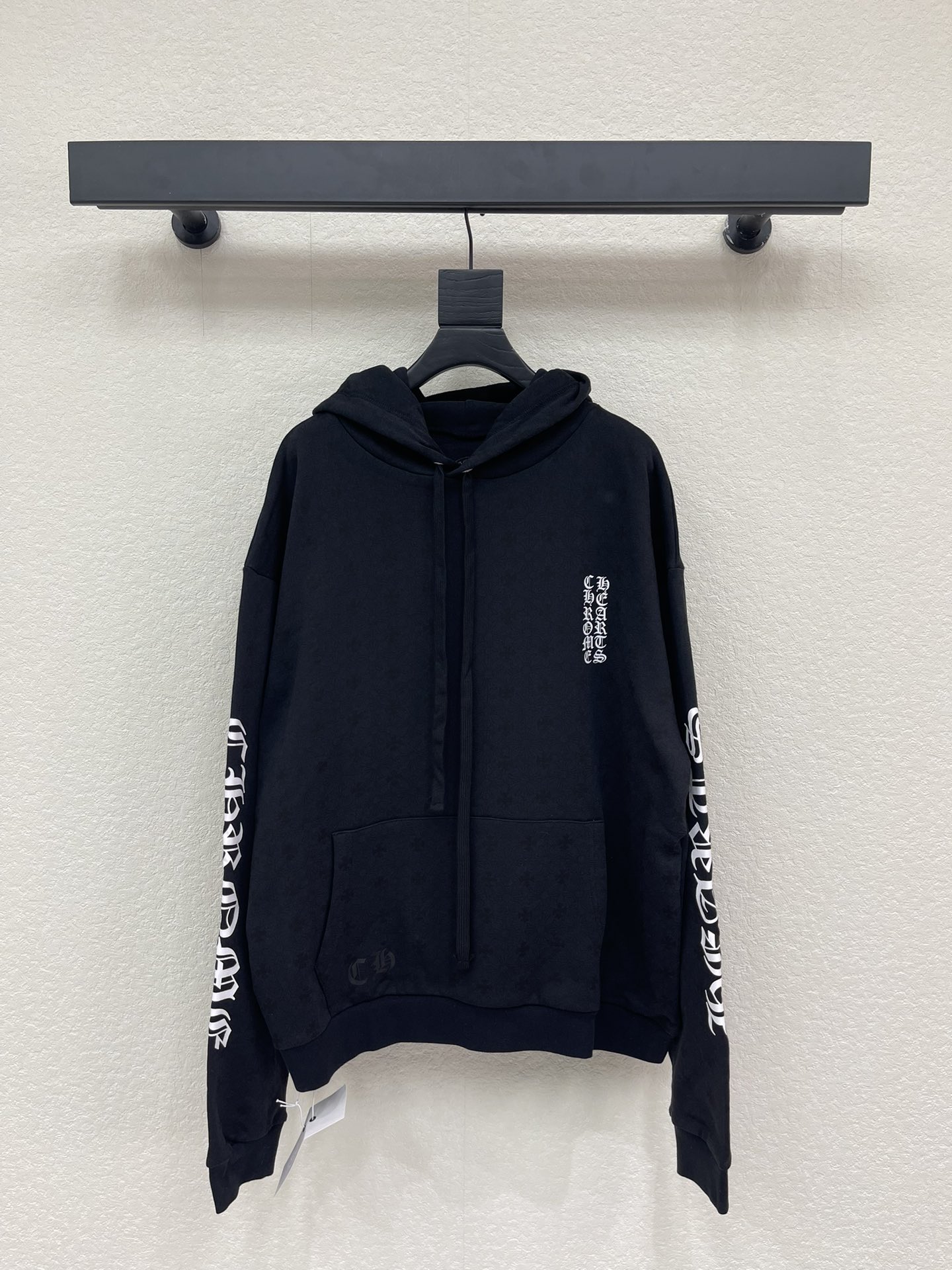 NO:713387,Chrome Heart* Chrome Heart 26 new dark pattern all-over printed hooded sweatshirt. Sanskrit letters cross horseshoe hooded, same style for men and women, a must-have basic and versatile in early autumn, easy to solve daily matching problems!  Casual style hooded, the silhouette is casual, smooth, casual and tolerant. Customized pure cotton fabric, comfortable upper body. S-XL A,,chrome hearts,chrome hearts,hoodie,sweatshirts,hats,19860909Chrome Heart*克罗心26新款暗纹满印连帽卫衣.梵文字母十字马蹄连帽,男女同款,初秋必备基础百搭,轻松解决日常搭配问题！休闲版型连帽,廓形随性流畅休闲感十足包容性强.定制纯棉面料,上身舒适.S-XL A,,chrome hearts,chrome hearts,hoodie,sweatshirts,hats,,Women's clothing