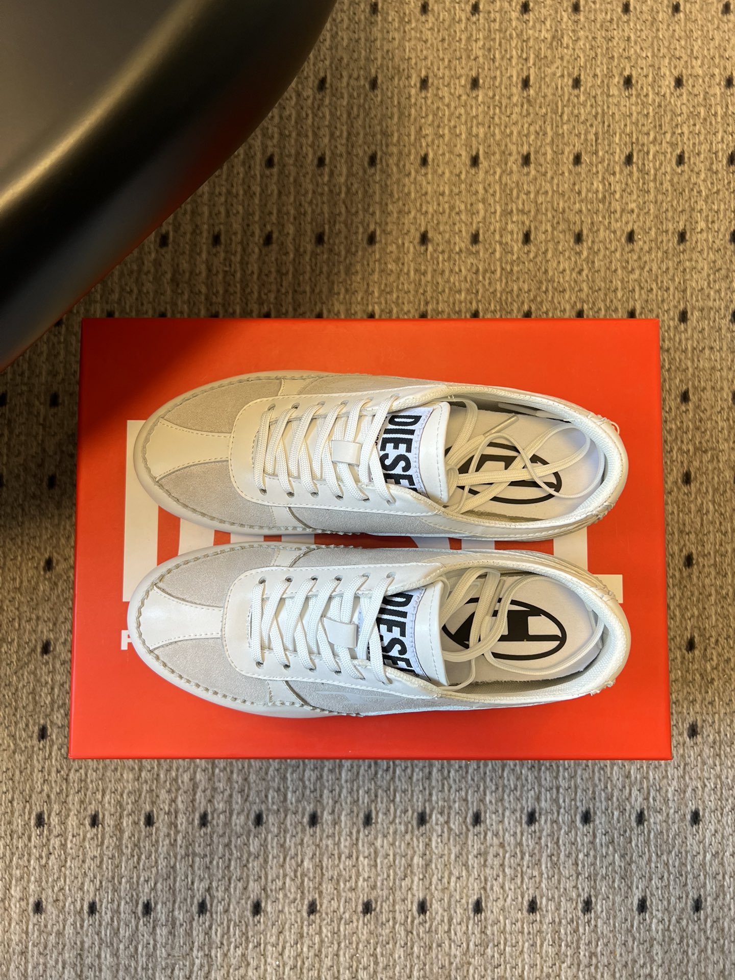 Diese* 26ss绑带拼接休闲鞋阿甘鞋兼具休闲与便捷性，低帮款以黑粉撞色鞋带增添甜酷风格；整体线条偏