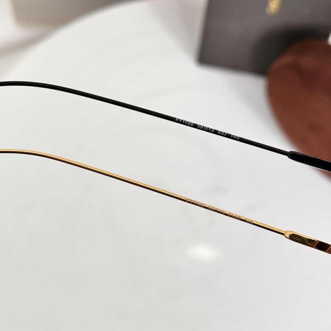 ‼️TOM FOR*官网原版一比一新款刚刚到货，汤姆福*Model:FT1188潮流时尚界的领军大牌牌，