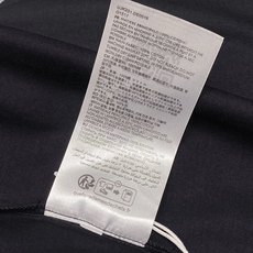 Ami~经典黑色logo刺绣圆领短袖T恤 2026春夏系列 当巴黎风尚遇见日常温度,Ami经典短袖T恤以「朋友」为灵感内 Ami~经典黑色logo刺绣圆领短袖T恤 2026春夏系列 当巴黎风尚遇见日常温度,Ami经典短袖T恤以「朋友」为灵感内