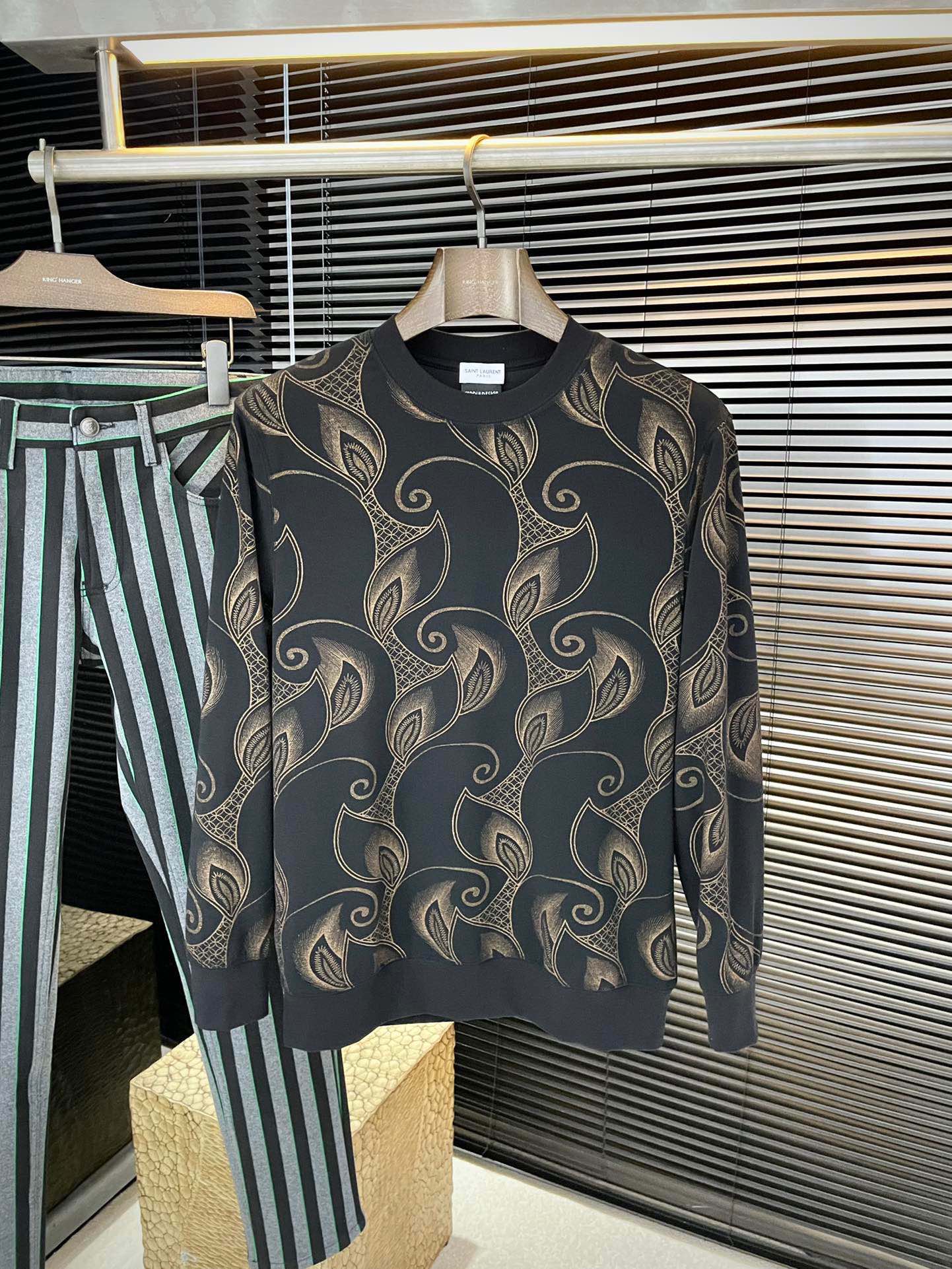 NO:712051,P Saint Laurent (Saint Laurent) 2025 new autumn style, the latest sweatshirt in the counter. The original version is casual and versatile on the upper body, casual and lazy style, customized original mulberry silk fabric, extremely comfortable. High-end atmosphere, does it have the taste of autumn, the first choice. Size M-3XL purchasing level...,, saint laurent, saint laurent, hoodie, sweatshirts,19860909P  Saint Laurent（圣罗兰）2025秋季新款,专柜最新卫衣 原版版型上身休闲百搭、随性慵懒范,定制原版桑蚕丝面料,舒适感爆棚.高端大气,秋天的味道有没有,首选 .码数 M-3XL 代购级别……,,saint laurent,saint laurent,hoodie,sweatshirts,,Men's clothing