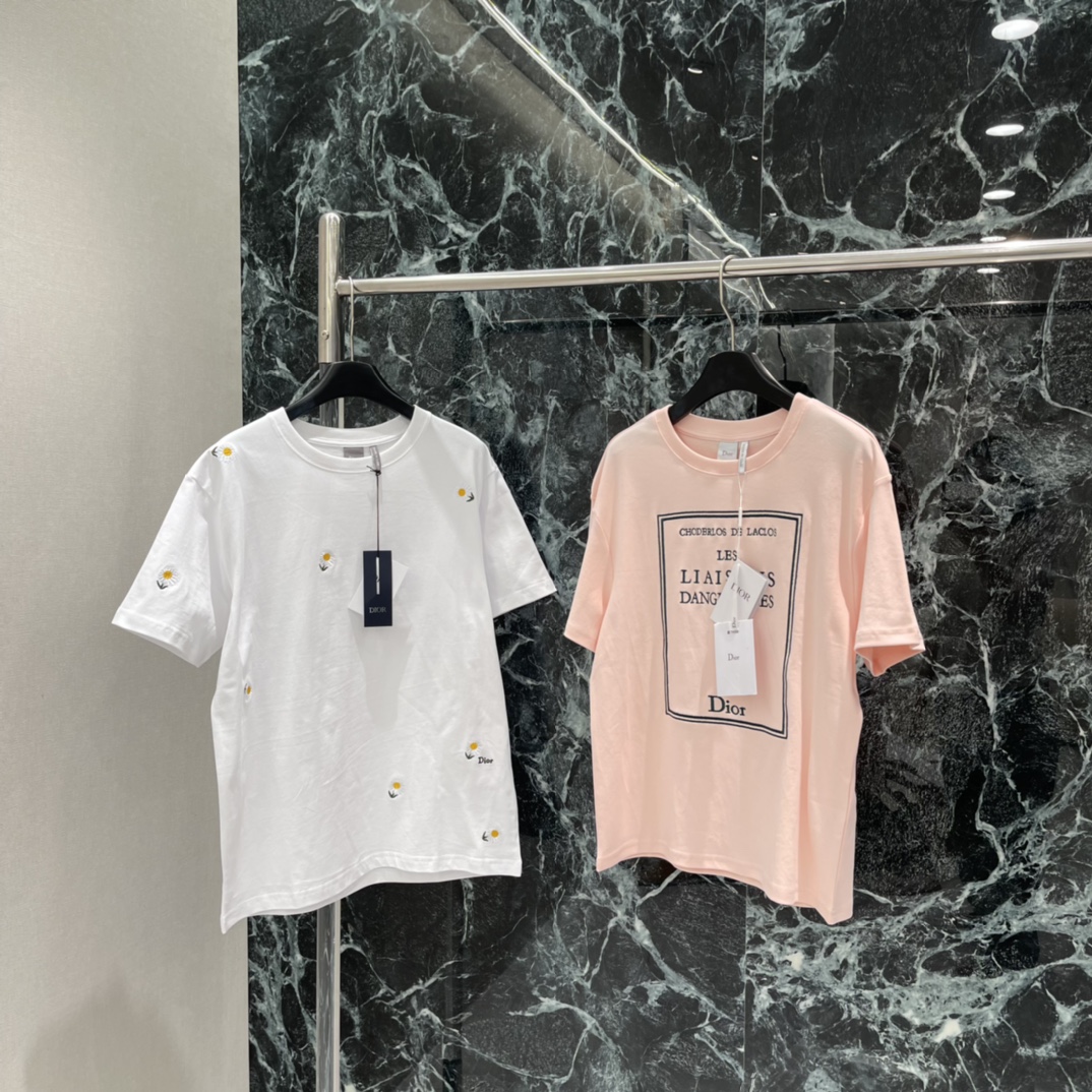 Ｄ家 26春季新款 刺绣花朵短袖T 白色主色调+黄色小花图案 清新又有趣 宽松版型休闲感满满 男女都能轻