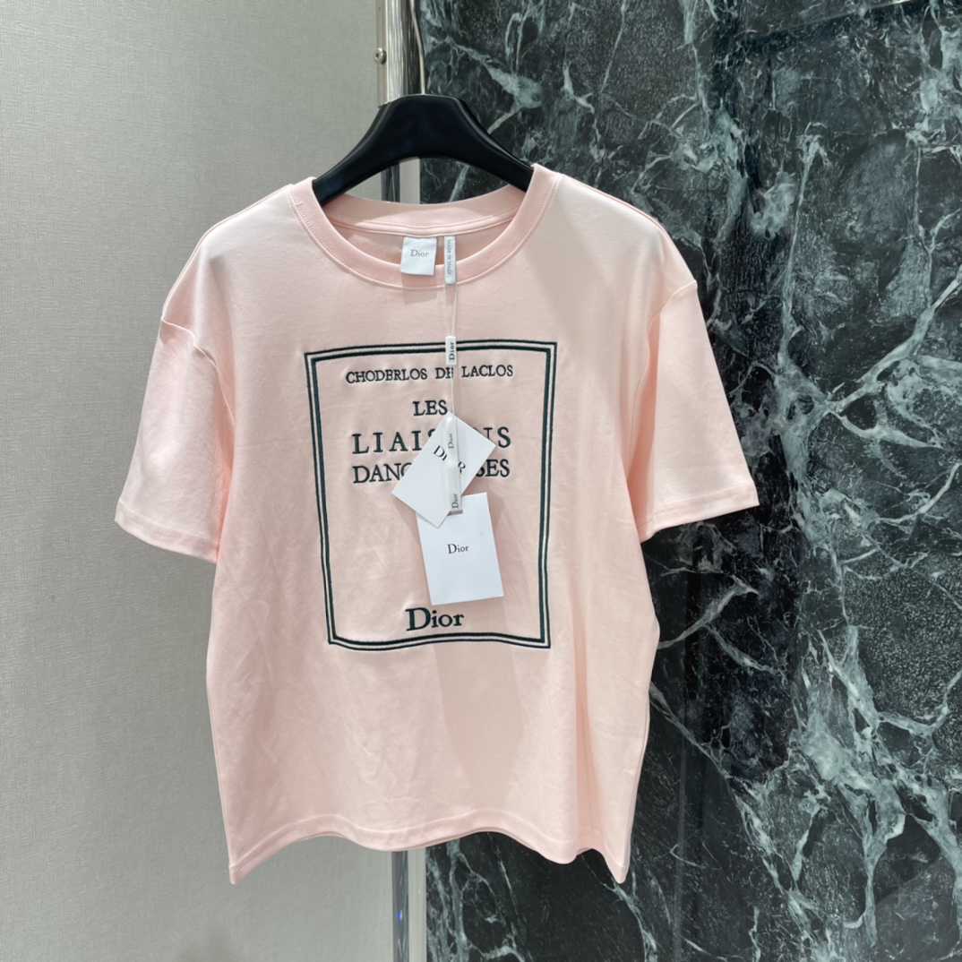 Ｄ家 26春季新款 刺绣字母短袖T恤 正面品牌刺绣字样+品牌标志，法式优雅满满 圆领设计简约大方 粉色清
