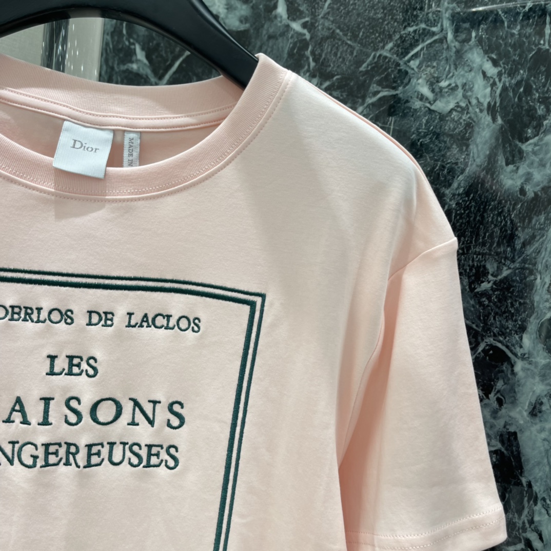 Ｄ家 26春季新款 刺绣字母短袖T恤 正面品牌刺绣字样+品牌标志，法式优雅满满 圆领设计简约大方 粉色清