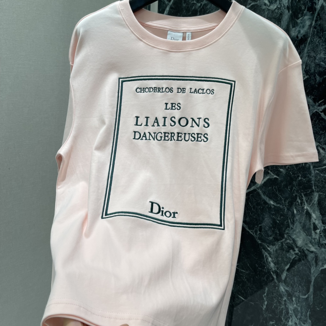 Ｄ家 26春季新款 刺绣字母短袖T恤 正面品牌刺绣字样+品牌标志，法式优雅满满 圆领设计简约大方 粉色清