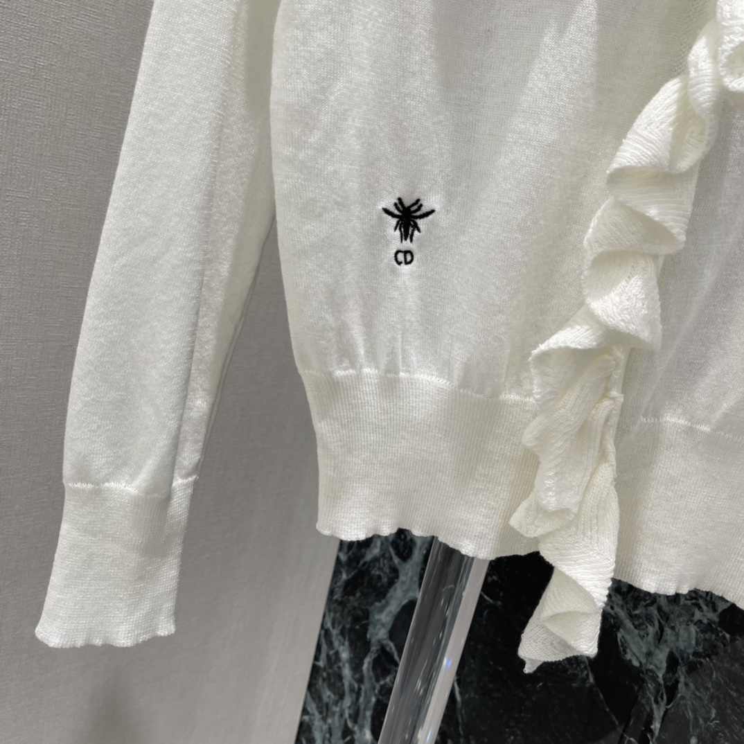 Ｄ家 26春季新款 V领木耳边针织开衫 木耳边设计超有层次感 优雅又甜美 修身版型勾勒腰线 单穿或叠搭都